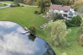 The Manor-Stunning Modern Farmhouse with Hot Tub